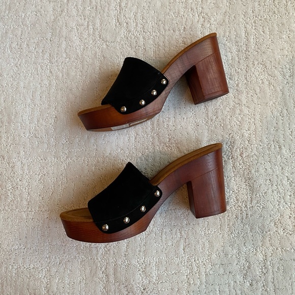 Sandals - Picture 2 of 4